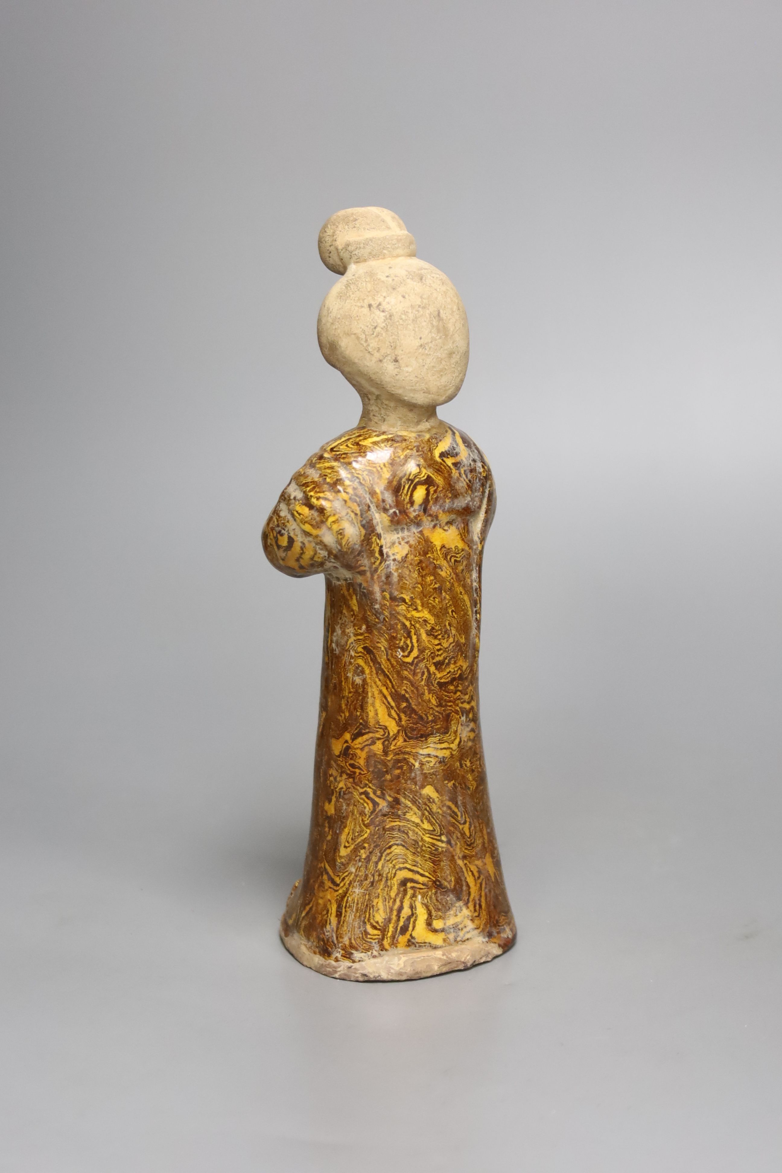 A standing pottery figure of an aristocratic Chinese lady, rare marbled clay, Tang dynasty or later, 20cm high